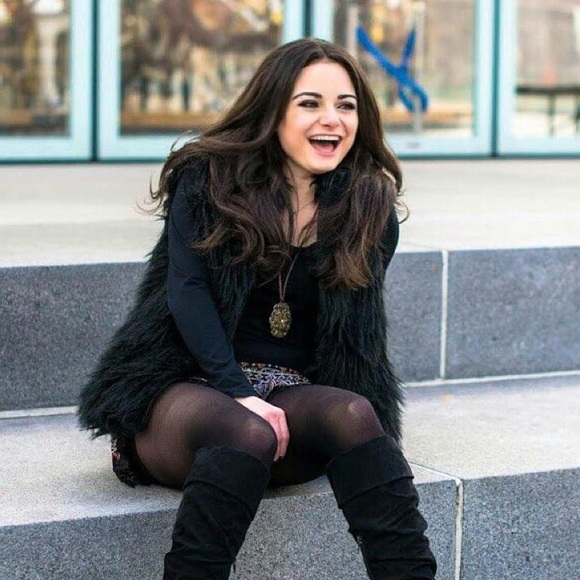 Brandy Melville Italy Exclusive Faux Fur Vest - Picture 4 of 7